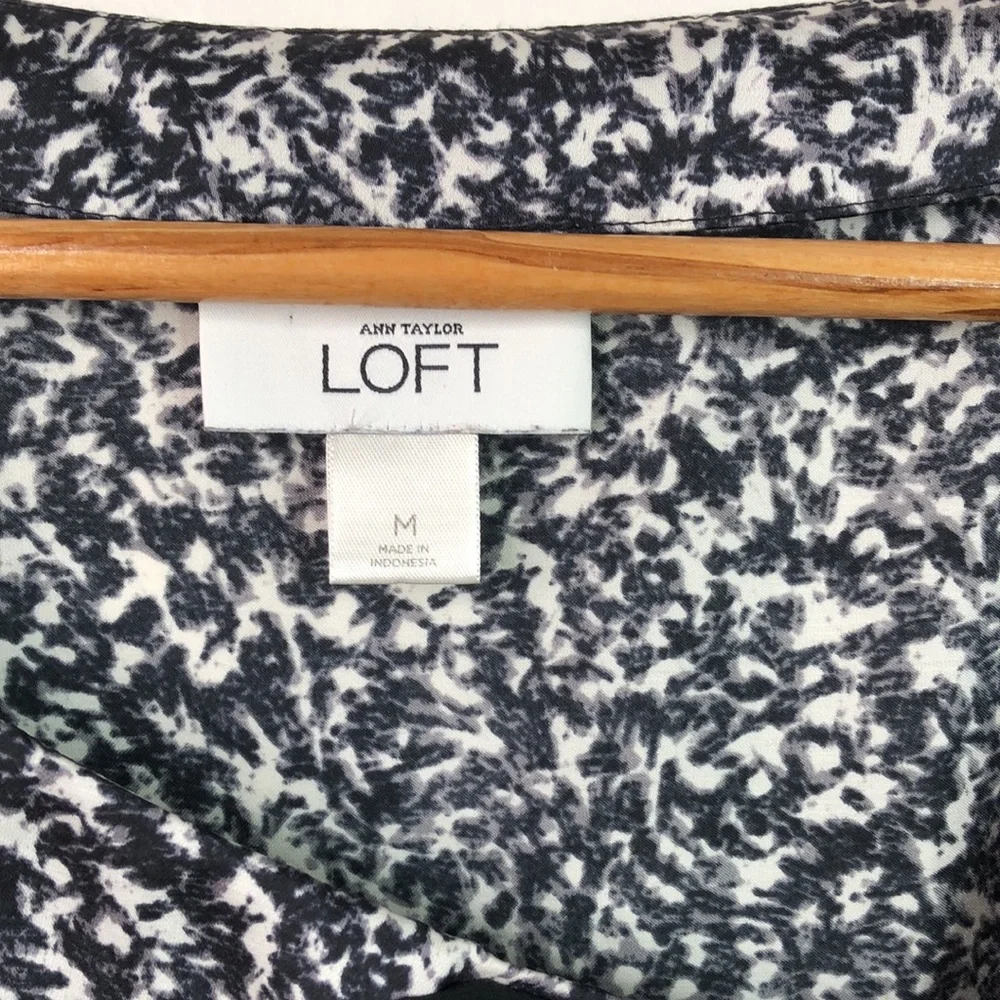 Ann Taylor Loft top - Picture 4 of 8